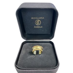 Anello in oro con topazi