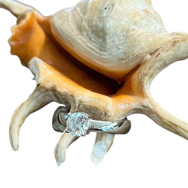Solitario con zircone
