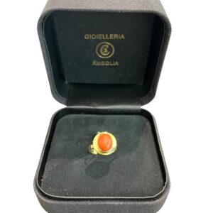 Anello in oro e corallo