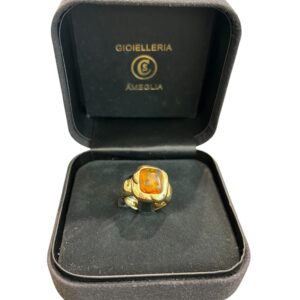 Anello in oro e topazio