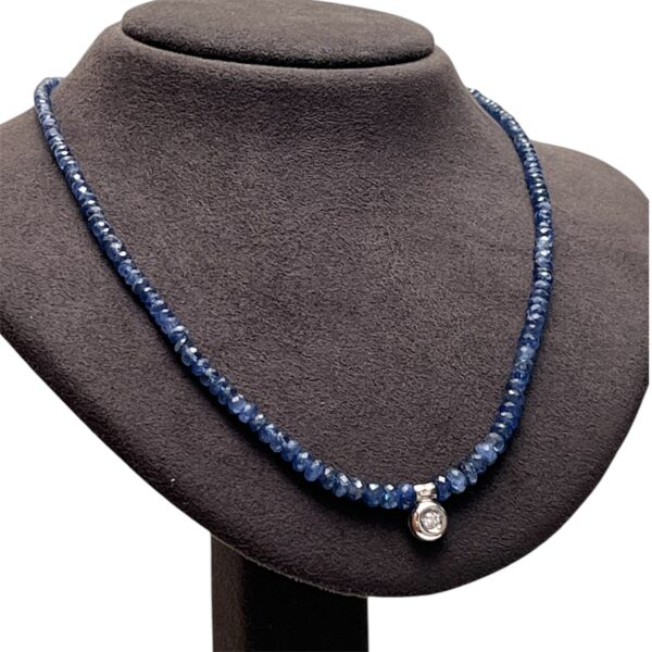 Collana zaffiri e diamante centrale
