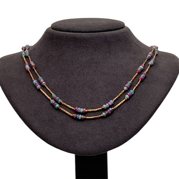 Collana in oro con zaffiri rubini smeraldi