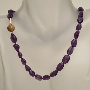 Collana in ametista chiusura in metallo dorato