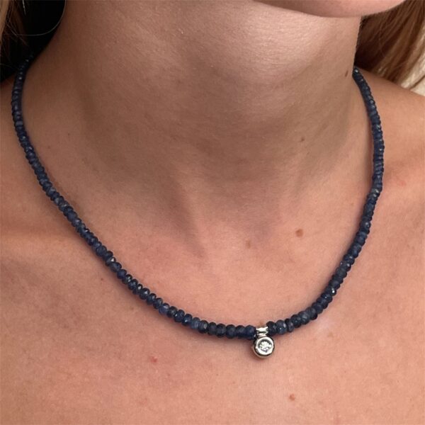 Collana zaffiri e diamante centrale - immagine 2