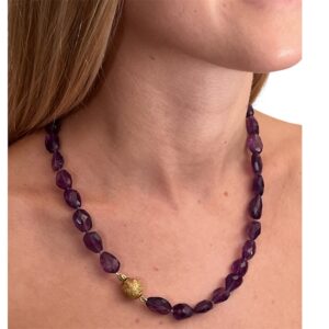 Collana in ametista chiusura in metallo dorato