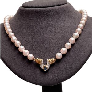 Collana perle ciondolo in oro con zaffiri e diamanti