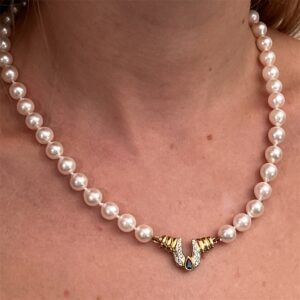Collana perle ciondolo in oro con zaffiri e diamanti