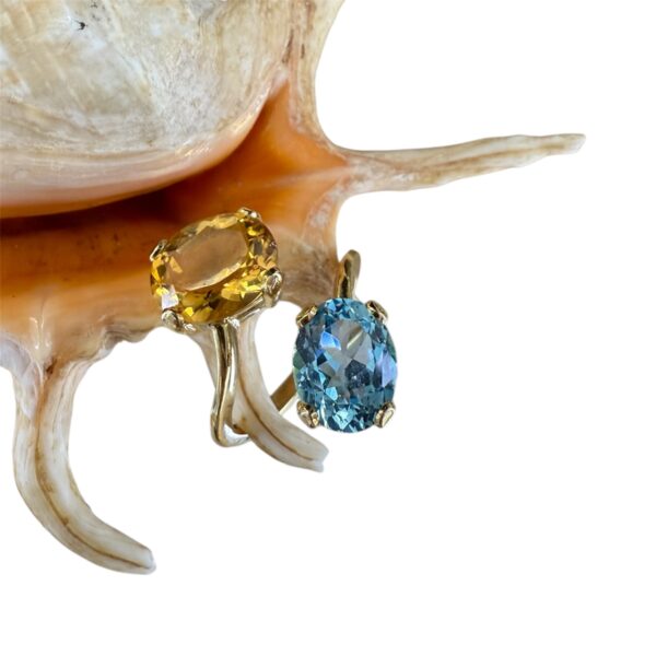 Anello contrariè con topazi