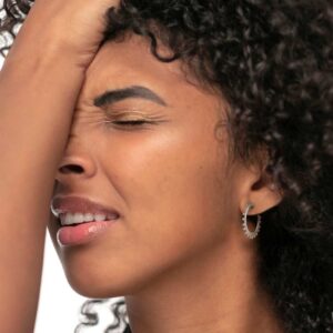 Orecchino a cerchio con catena grumetta e sfere