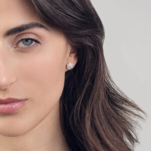 Orecchini in argento con fiori pavé