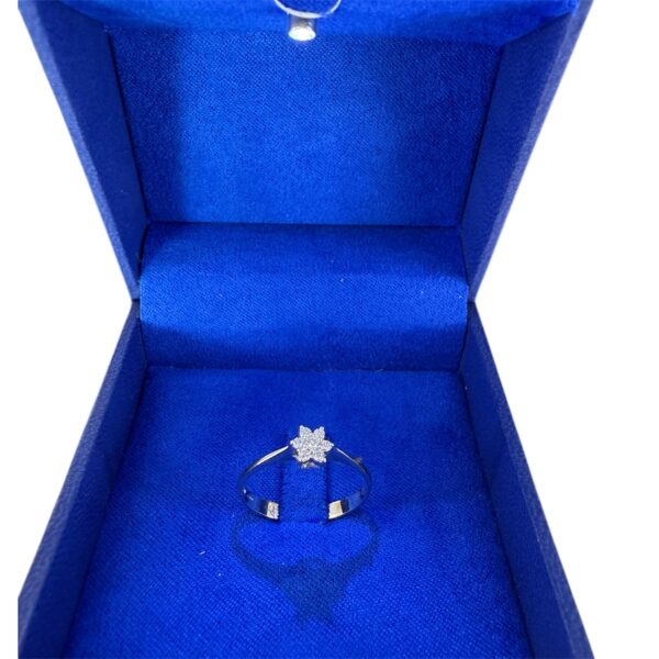 Anello fiore con diamanti - immagine 2