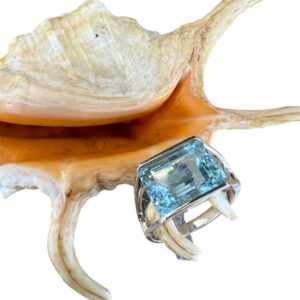 Anello con acquamarina